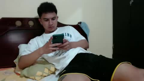 Snapshot of boyfit2023 chatting on January 18, 2:40 am boyfit2023 online show from January 18, 2:40 am