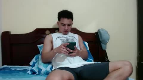 Snapshot of boyfit2023 chatting on December 22, 3:44 am boyfit2023 online show from December 22, 3:44 am