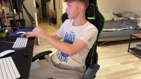 Eddie online show from December 14, 10:50 pm