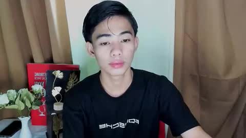 Snapshot of boynextdoor4ux chatting on October 20, 4:38 am HI IM JAMES DONT FORGET GIVE ME THUMBS UP AND JOIN TO MY FANCLUB online show from October 20, 4:38 am