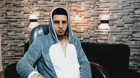 MAX online show from December 20, 3:36 am