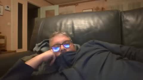 Snapshot of bozo81 chatting on September 16, 7:36 pm bozo81 online show from September 16, 7:36 pm