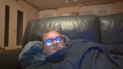 Snapshot of bozo81 chatting on October 21, 5:27 pm bozo81 online show from October 21, 5:27 pm