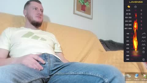 Snapshot of bradryder__ chatting on January 17, 9:43 pm Call me Alex online show from January 17, 9:43 pm