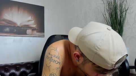 Snapshot of brandontatex chatting on October 18, 1:05 pm BrandonTateX online show from October 18, 1:05 pm