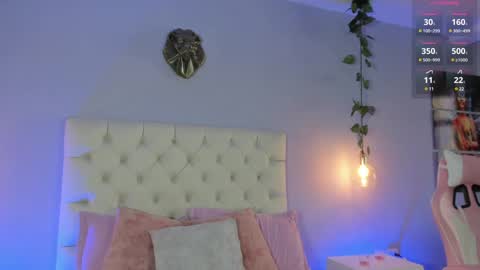   online show from February 1, 12:26 pm