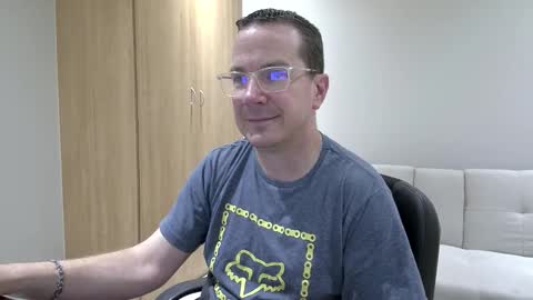 Snapshot of brettdj chatting on October 2, 5:39 pm Brett online show from October 2, 5:39 pm