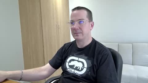 Snapshot of brettdj chatting on September 19, 2:17 pm Brett online show from September 19, 2:17 pm