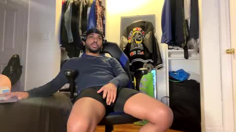 Snapshot of brownskinshortyy chatting on December 19, 6:23 am Brownskinshortyy online show from December 19, 6:23 am