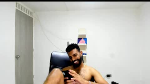 bruce_1111 online show from April 21, 1:42 am