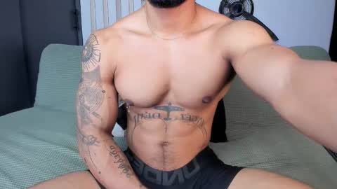 Snapshot of bruce_roldan chatting on February 19, 7:05 pm bruce roldan online show from February 19, 7:05 pm