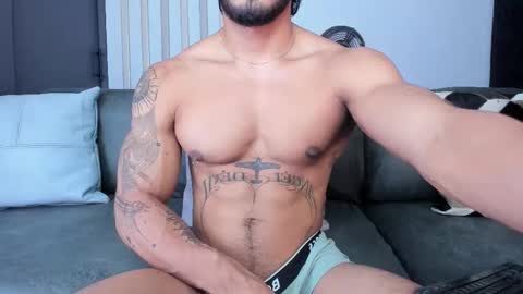Snapshot of bruce_roldan chatting on October 10, 6:18 am bruce roldan online show from October 10, 6:18 am