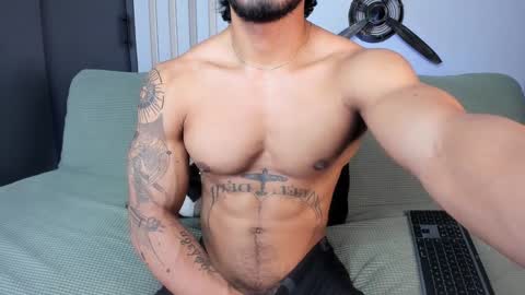 Snapshot of bruce_roldan chatting on January 30, 2:27 am bruce roldan online show from January 30, 2:27 am