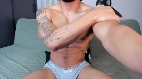 Snapshot of bruce_roldan chatting on January 12, 2:35 am bruce roldan online show from January 12, 2:35 am