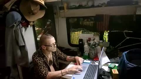 Steve... aka SkinnieDippin aka TimberTramp online show from March 19, 6:38 am