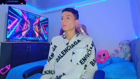 BRYAM INDEPENDENT MODEL online show from January 4, 1:10 am