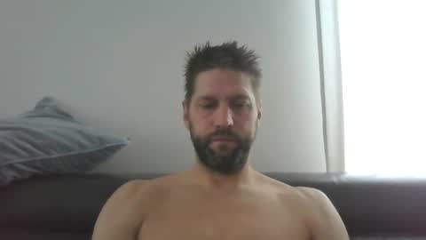 bubblebee1982 online show from October 10, 9:36 am