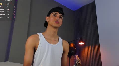 Buster independent model online show from December 8, 8:09 am