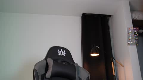 Buster independent model online show from April 9, 1:36 am