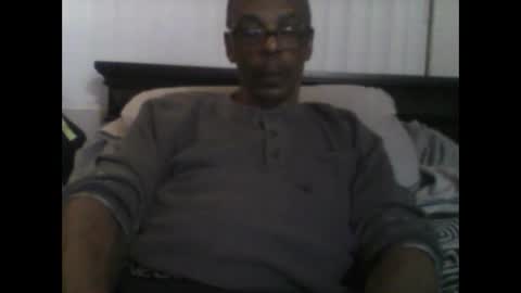 Snapshot of busturgutzgd11 chatting on December 13, 3:16 am Busturgutzgd1 online show from December 13, 3:16 am