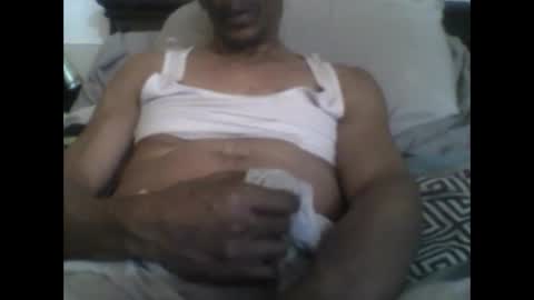 Snapshot of busturgutzgd11 chatting on February 24, 8:38 am Busturgutzgd1 online show from February 24, 8:38 am