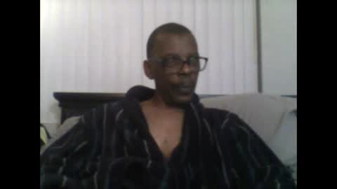 Snapshot of busturgutzgd11 chatting on February 3, 6:45 am Busturgutzgd1 online show from February 3, 6:45 am
