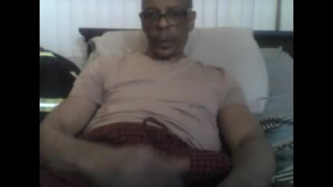 Snapshot of busturgutzgd11 chatting on January 16, 8:54 am Busturgutzgd1 online show from January 16, 8:54 am