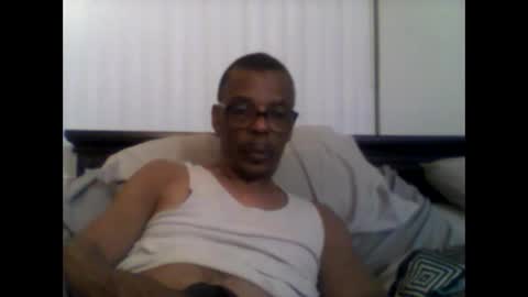 Snapshot of busturgutzgd11 chatting on December 7, 6:21 am Busturgutzgd1 online show from December 7, 6:21 am