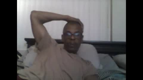 Snapshot of busturgutzgd11 chatting on January 27, 4:52 am Busturgutzgd1 online show from January 27, 4:52 am