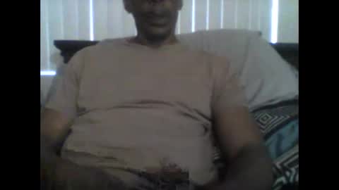 Snapshot of busturgutzgd11 chatting on December 25, 7:24 pm Busturgutzgd1 online show from December 25, 7:24 pm