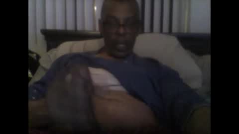 Snapshot of busturgutzgd11 chatting on February 6, 2:00 am Busturgutzgd1 online show from February 6, 2:00 am