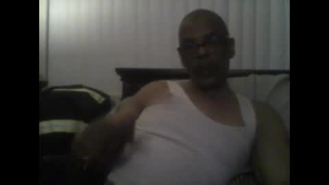 Snapshot of busturgutzgd11 chatting on February 19, 2:33 am Busturgutzgd1 online show from February 19, 2:33 am