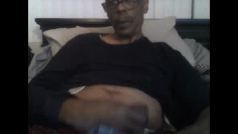 Snapshot of busturgutzgd11 chatting on December 27, 2:36 am Busturgutzgd1 online show from December 27, 2:36 am