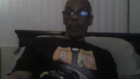 Snapshot of busturgutzgd11 chatting on December 30, 6:42 am Busturgutzgd1 online show from December 30, 6:42 am