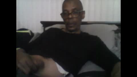Snapshot of busturgutzgd11 chatting on February 20, 2:18 am Busturgutzgd1 online show from February 20, 2:18 am