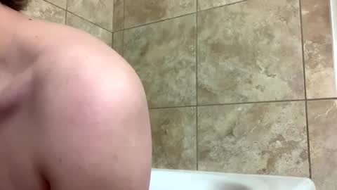 Snapshot of buttcheek18 chatting on January 25, 6:35 pm John online show from January 25, 6:35 pm