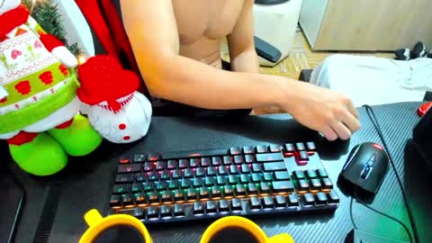 Snapshot of calihotcaliente27 chatting on December 21, 12:59 pm calihotcaliente27 online show from December 21, 12:59 pm