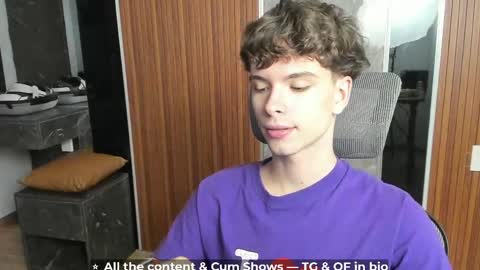 Hey I am Calvin  online show from June 3, 5:18 pm