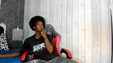 Snapshot of cam_brown chatting on October 24, 4:25 am online show from October 24, 4:25 am