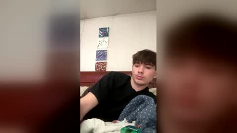 camdenavery1 online show from March 19, 10:46 pm