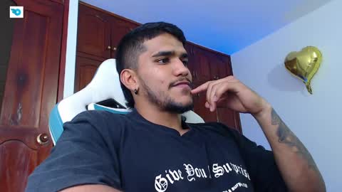 camilo_contre21 online show from May 20, 8:37 pm