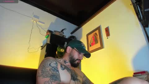 Snapshot of camilomayer chatting on October 4, 5:18 pm Camilo online show from October 4, 5:18 pm