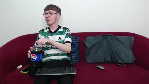 Snapshot of cammykev chatting on October 21, 6:38 am online show from October 21, 6:38 am