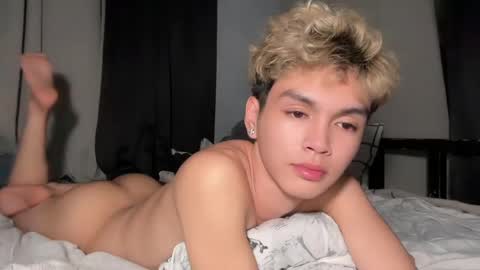 Ethan online show from April 18, 3:46 pm