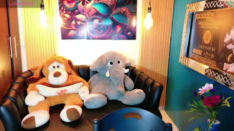 carolinejesh online show from May 22, 1:16 pm
