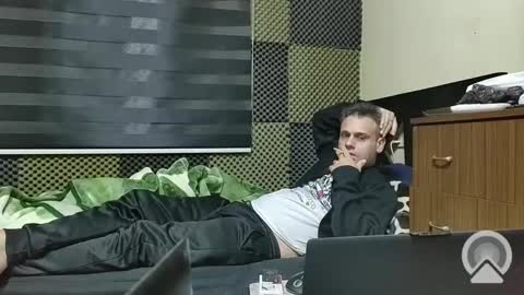 Snapshot of cezar46 chatting on December 10, 8:16 pm cezar online show from December 10, 8:16 pm