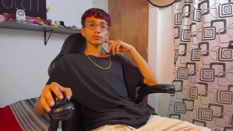 Charles Russo online show from December 7, 1:15 am