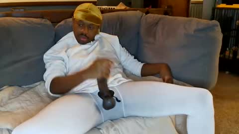 Que online show from April 3, 5:04 am