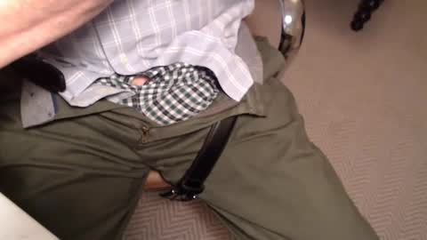 Snapshot of chiguy444 chatting on October 21, 11:18 pm chiguy444 online show from October 21, 11:18 pm