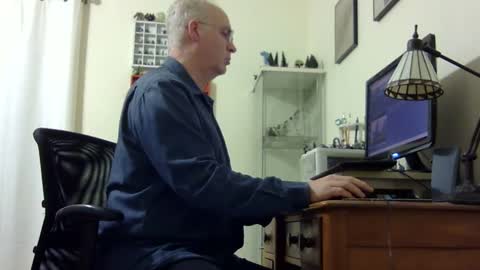 chris2002b online show from February 1, 7:26 am